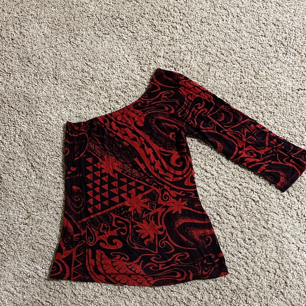 Wahine Toa Red and Black Polynesian Patterned One-Shoulder Top Medium